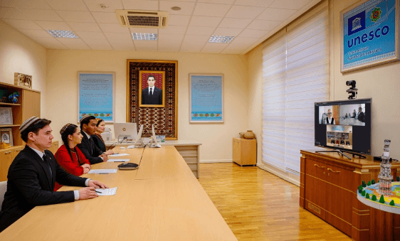 Türkmenistanyň we Astrahanyň uniwersitetleri geljegiň energiýasy temasynda «tegelek stol» duşuşygyny geçirdi