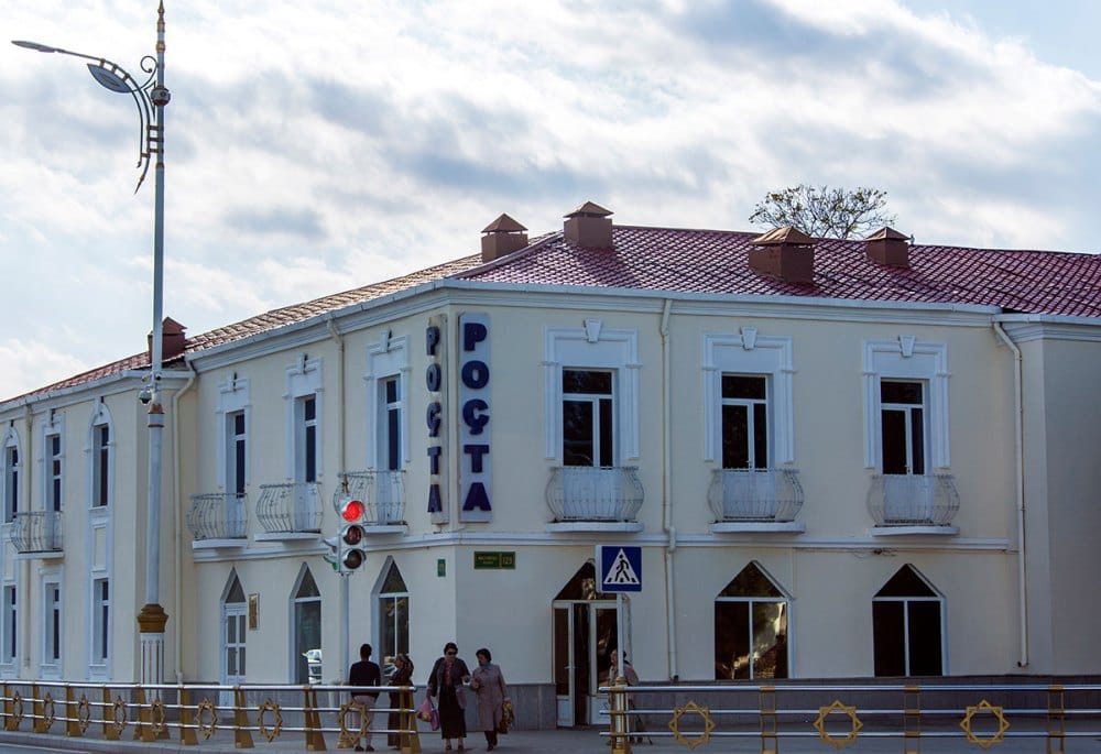 Президент Туркменистана призвал активнее внедрять современные виды электронных почтовых услуг