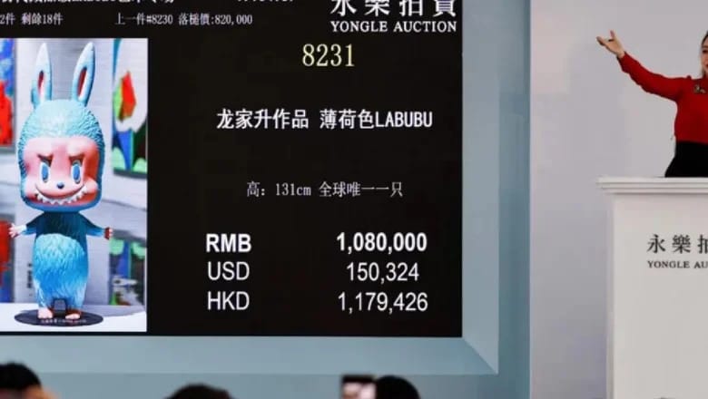 131 santim uzunluğundaki bir Labubu bebeği 150 bin dolara satıldı