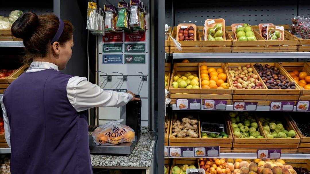 Halk market stores have reduced prices for fruits and vegetables