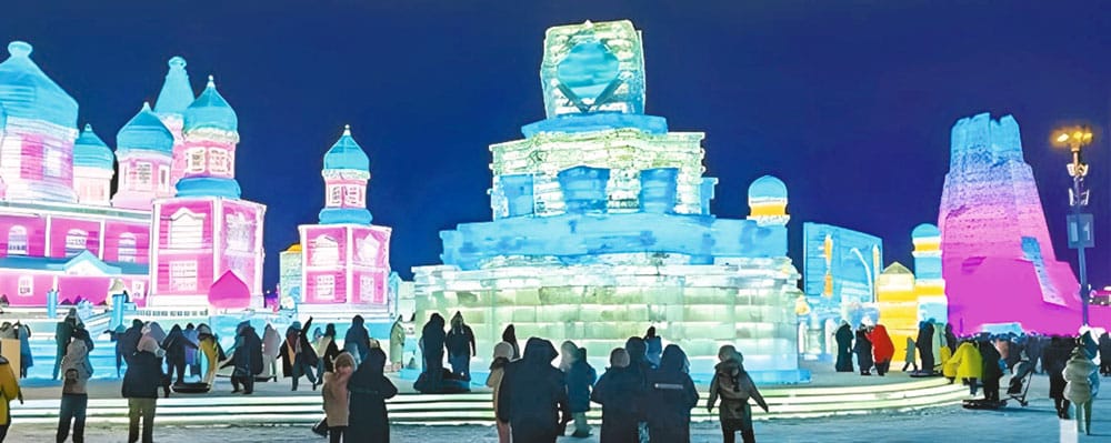 В Китае воссоздали ледяную копию туркменского Дворца бракосочетаний