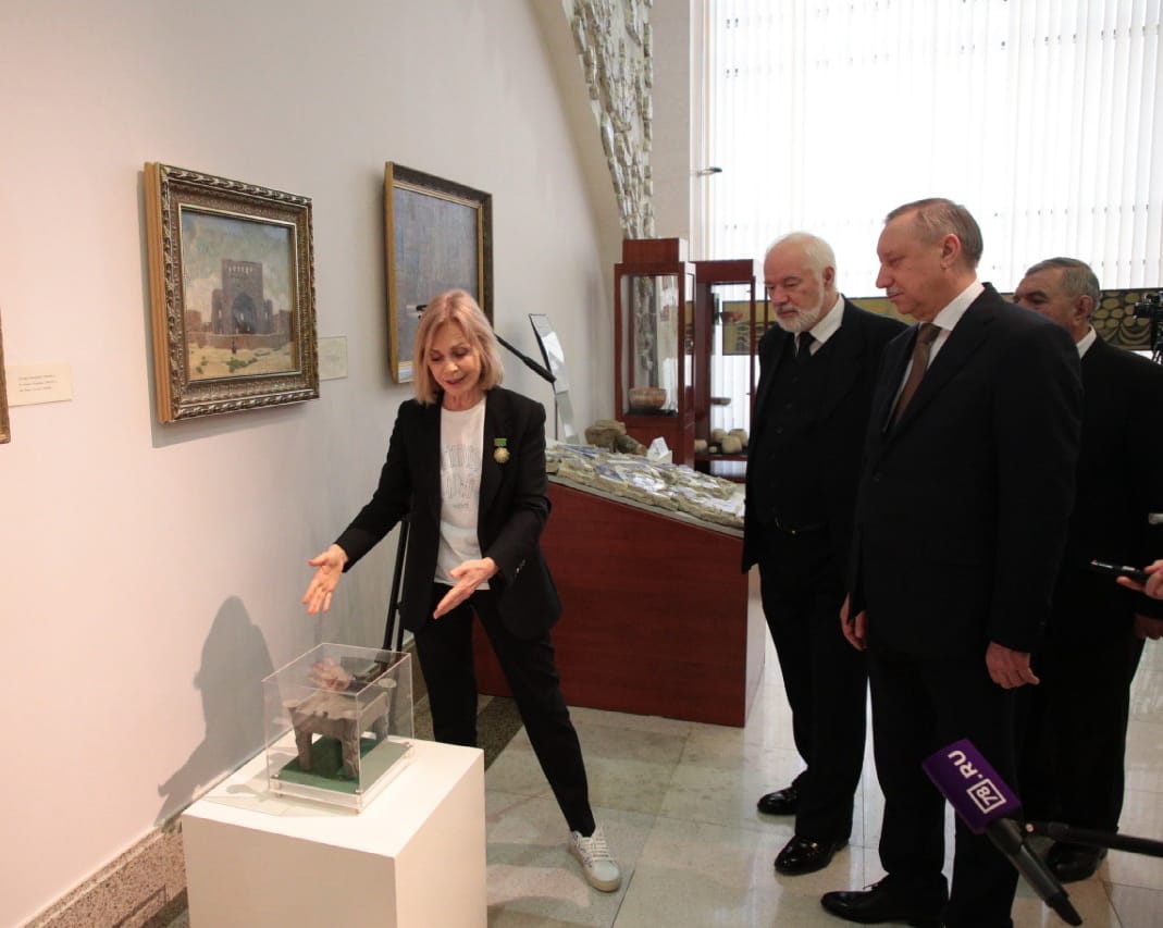 3D-копия жертвенника эпохи бронзы передана губернатором Петербурга музею Туркменистана