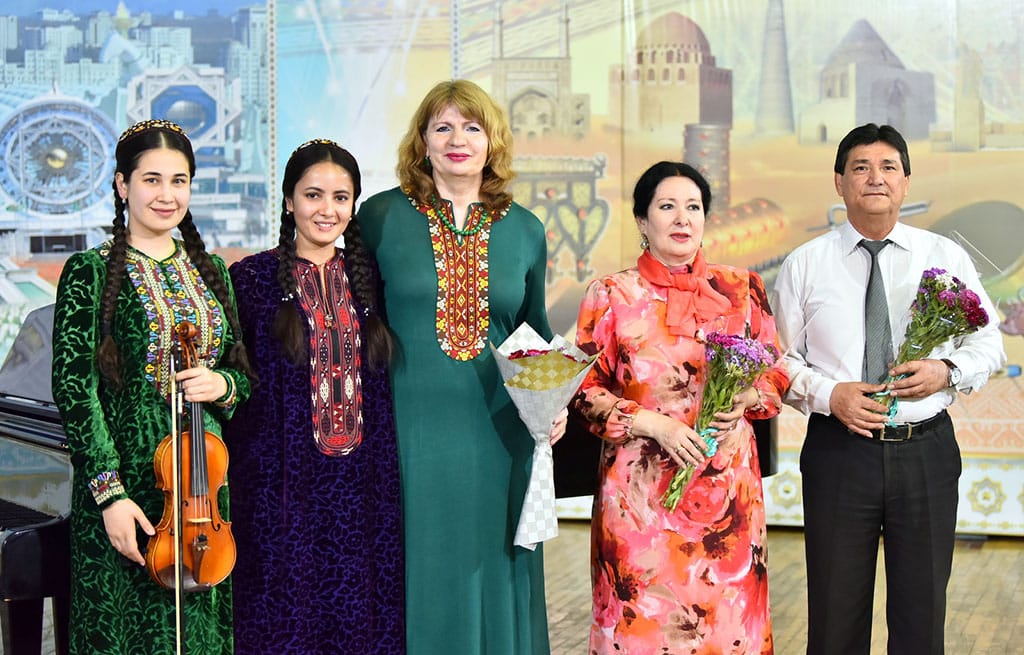В Ашхабаде прошел концерт молодой пианистки