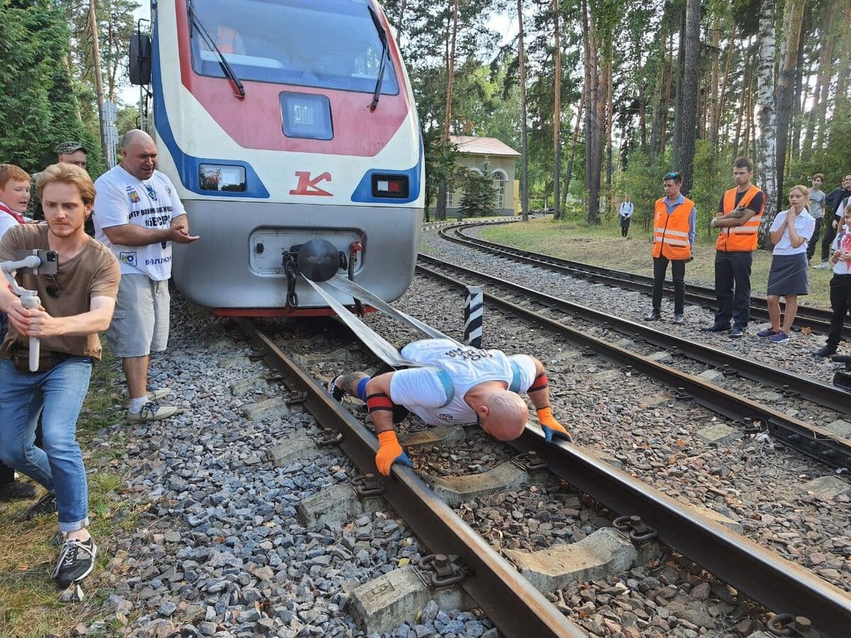 Russian strongman manually moved a 120-ton train