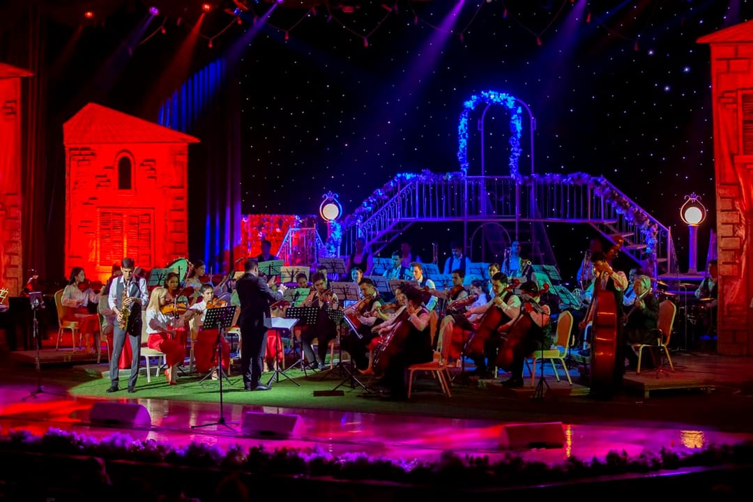 В Ашхабаде с большим успехом прошел концерт оркестра Тахира Атаева «Итальянские каникулы»