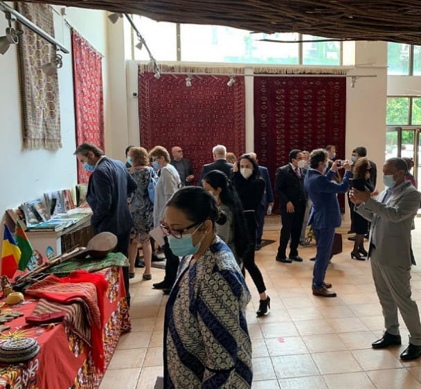 В музее Бухареста прошло мероприятие, посвященное празднику туркменского ковра