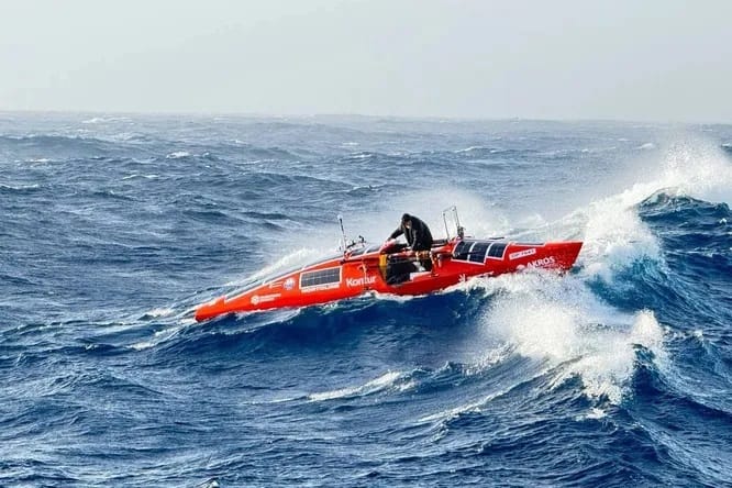 Российский путешественник Федор Конюхов первым в истории переплыл Южную Атлантику на весельной лодке