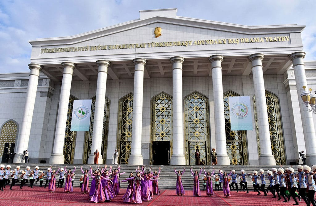 В Ашхабаде открылся Международный театральный фестиваль