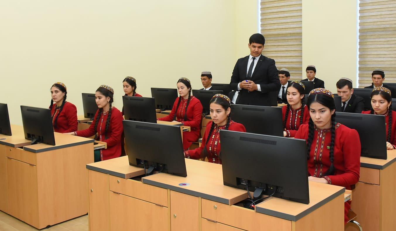 Türkmenistanda ýaş hünärmenleriň girdeji salgydy 50 göterime çenli ýeňilleşdirildi