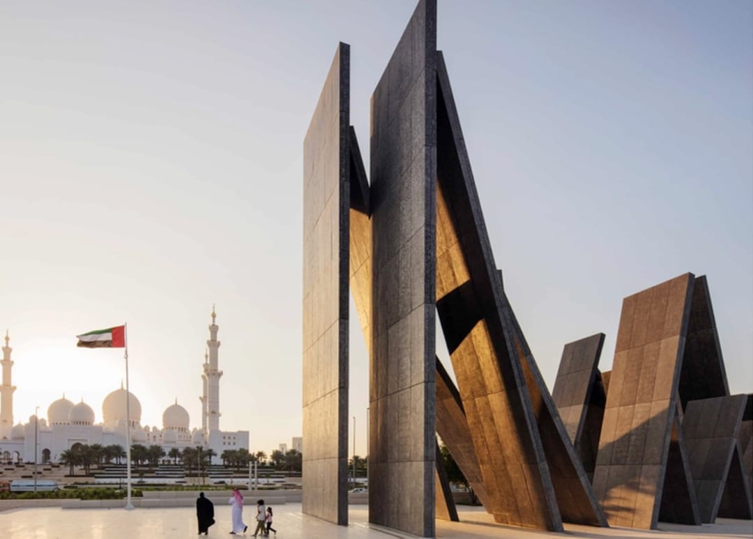 Президент Туркменистана посетил в ОАЭ Мемориальный комплекс «Вахат Аль Карама»