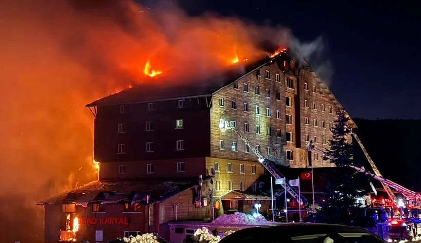 Türkiýede myhmanhanada dörän ýangynda 66 adam gurban boldy