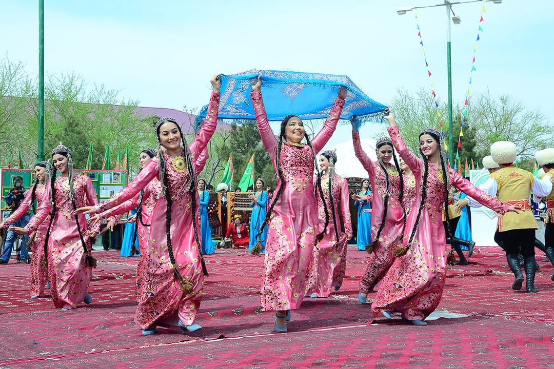 Ансамбль «Дехистан» представляет Туркменистан на Международном конкурсе народных танцев «Altın Karagöz»