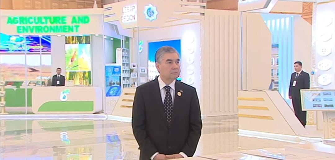 Бердымухамедов ознакомился с Международной выставкой в честь 25-летия нейтралитета Туркменистана