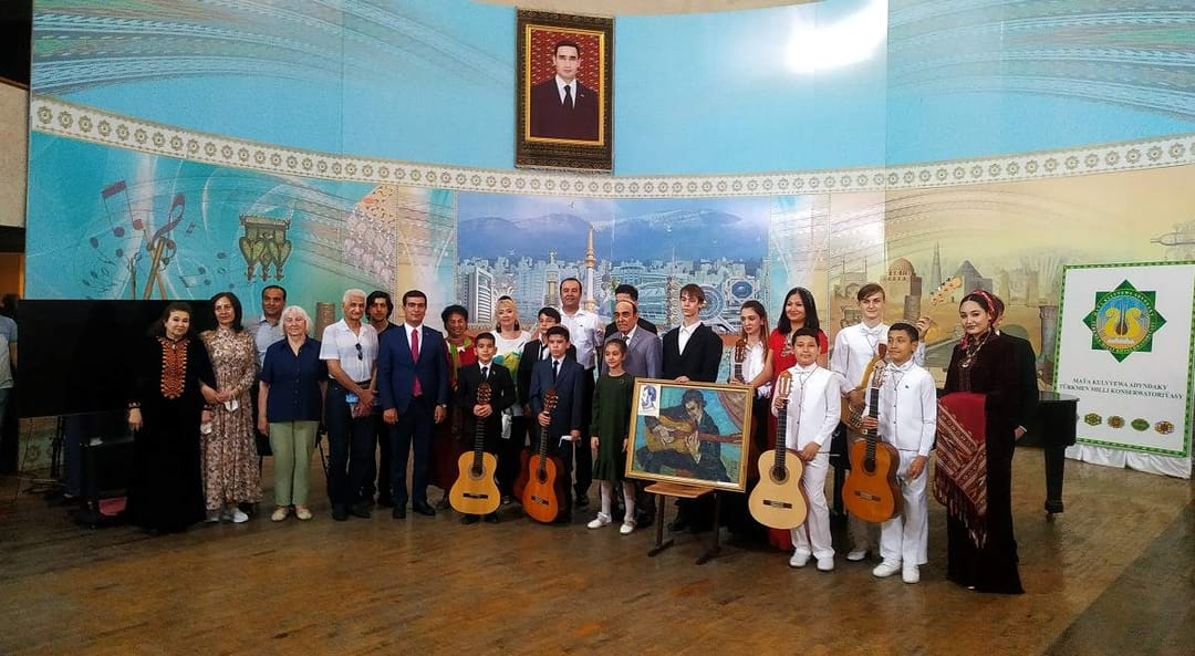 В Ашхабаде состоялся концерт, посвященный известным гитаристам