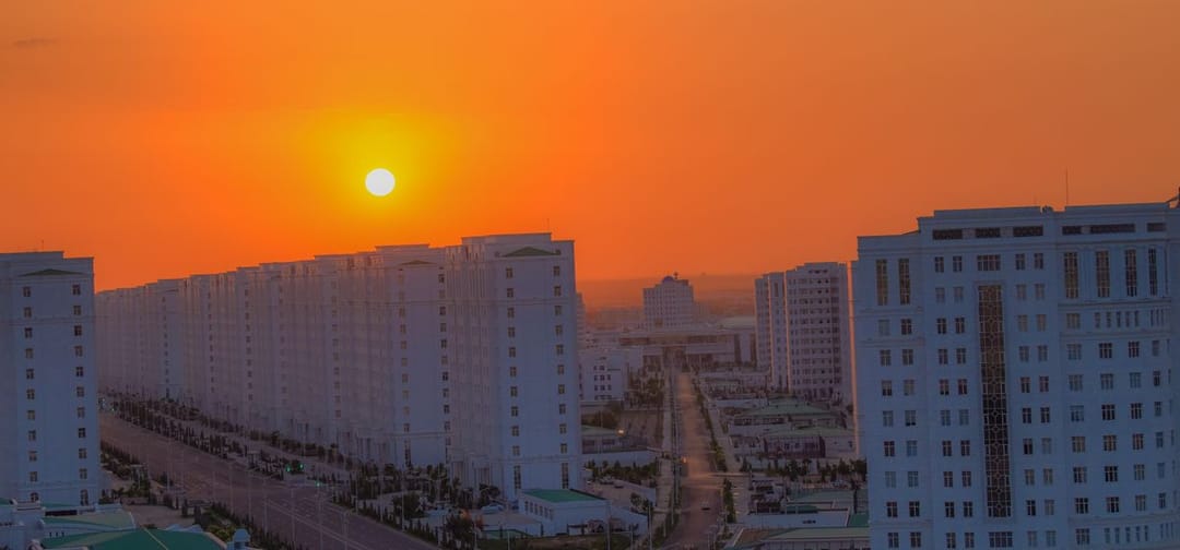 Geljek hepde Aşgabatda şu ýyl ilkinji gezek temperatura +30 gradusdan geçer