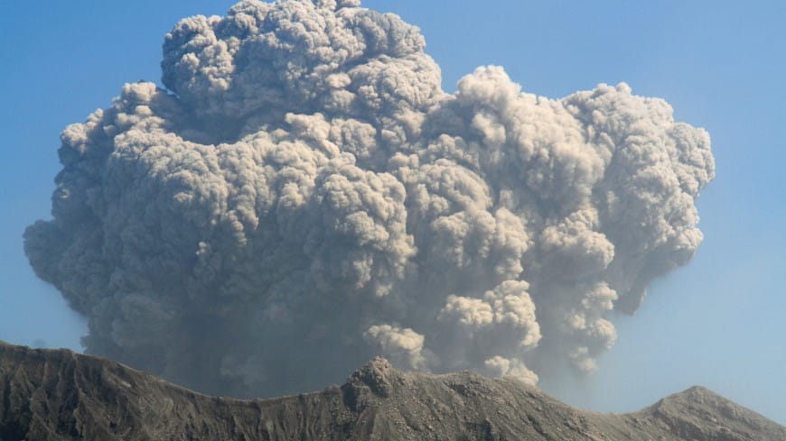 Из-за извержения вулкана Сакурадзима в Японии объявлена эвакуация людей