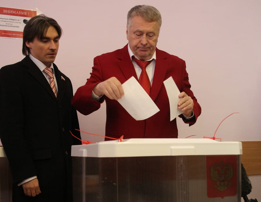 Красный пиджак Жириновского выставят на торги