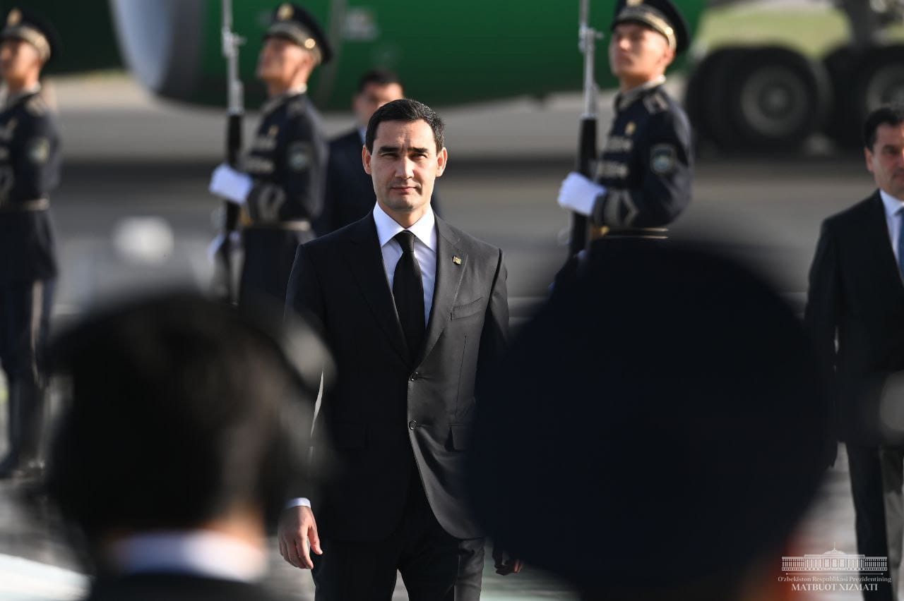 Serdar Berdimuhamedowyň Özbegistana sapary başlandy