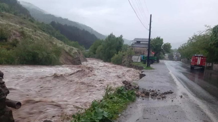 Ermenistanyň demirgazygynda 230 adam sil sebäpli göçürildi