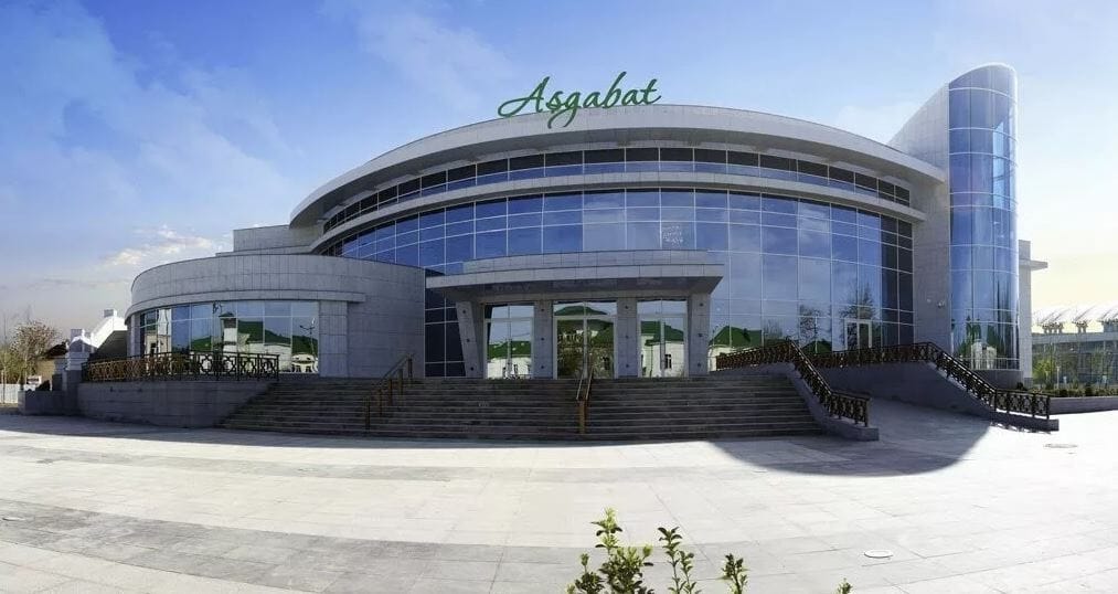 В Ашхабаде открылись показы таджикских кинолент