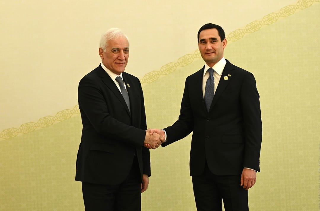 Президент Армении поздравил главу Туркменистана с 80-летием Победы