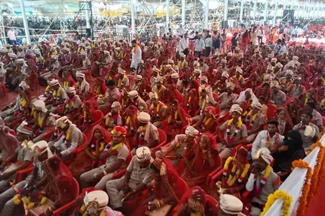 Hindistanda köpçülikleýin nikadan geçmek boýunça iki rekord täzelendi