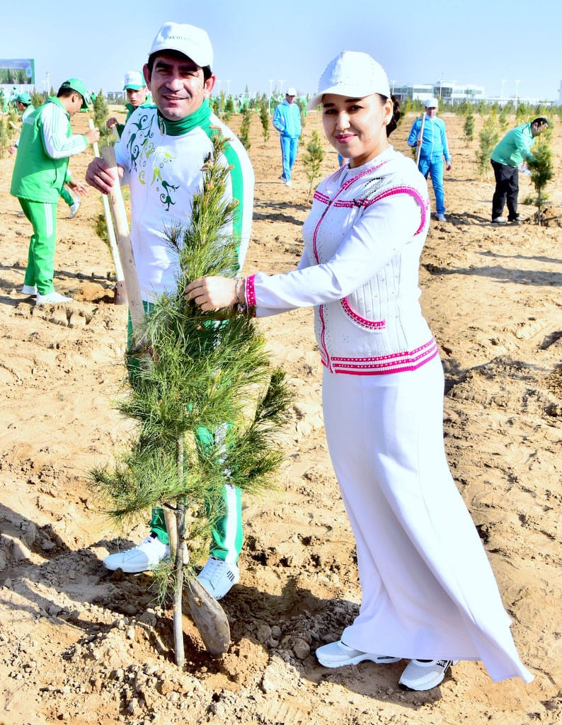 Президент Туркменистана дал старт весенней озеленительной кампании