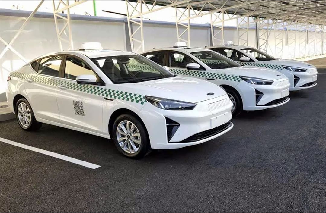 Гурбангулы Бердымухамедов протестировал в Аркадаге электромобиль