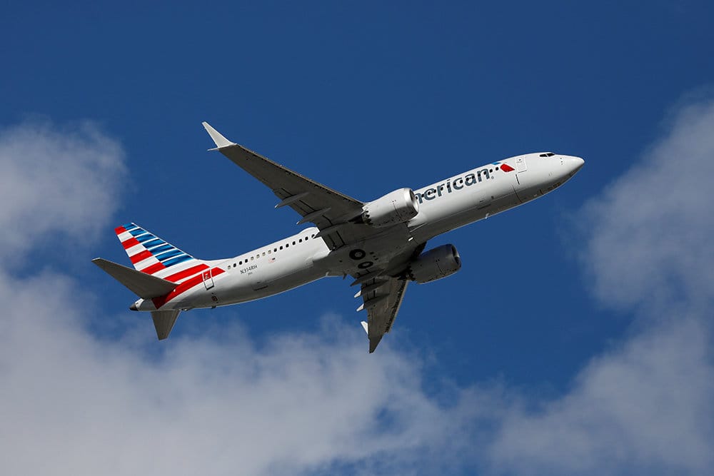 Boeing 737 MAX с неисправным двигателем благополучно приземлился в аэропорту Нью-Джерси