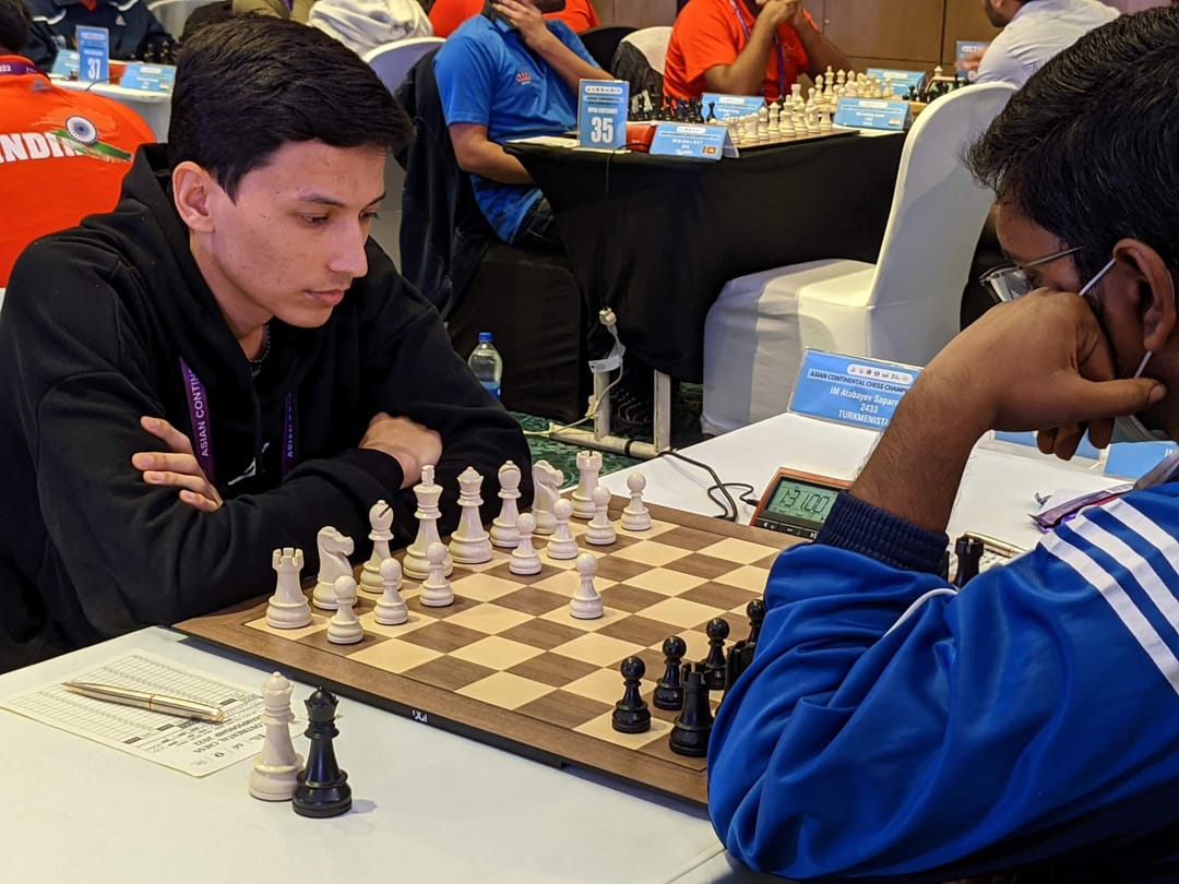 Братья Атабаевы из Туркменистана сохраняют место в группе лидеров на чемпионате Азии по шахматам