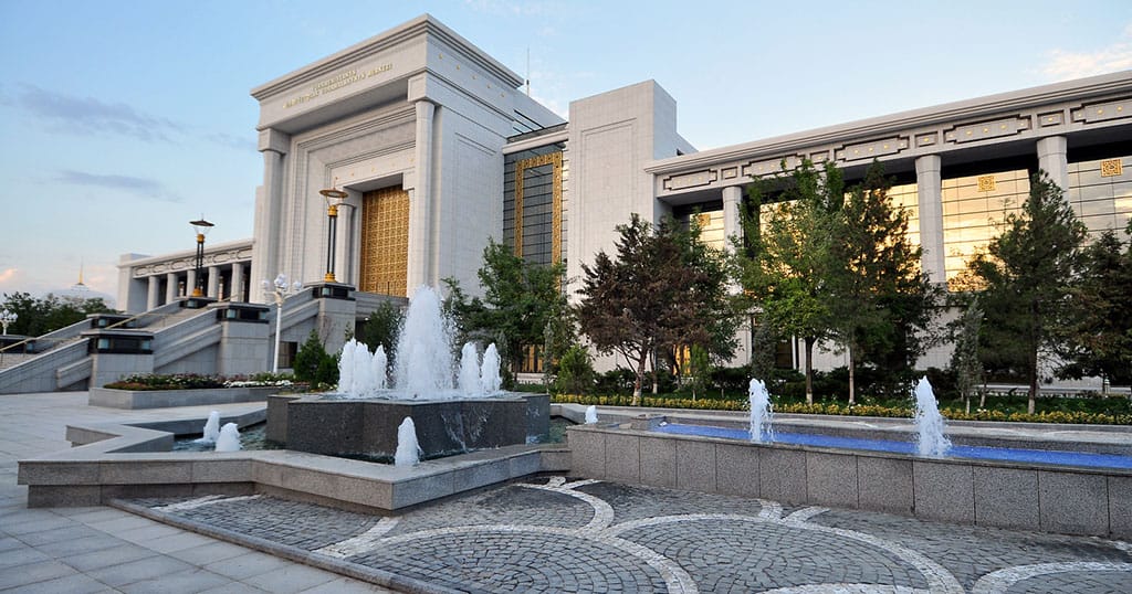 В Ашхабаде состоялась конференция в честь Дня Конституции и Государственного флага Туркменистана