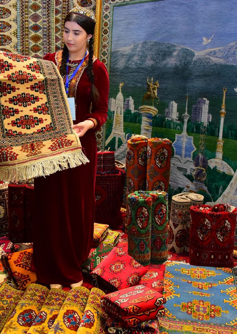 «Abadan haly» Aşgabatda geçirilen sergä täze önümlerini hödürledi