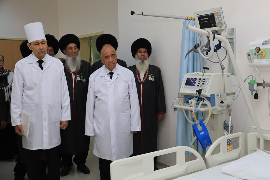 Aşgabatdaky Enäniň we çaganyň saglygyny goraýyş ylmy-kliniki merkezine «Dialog+» kysymly gemodializ enjamy sowgat berildi