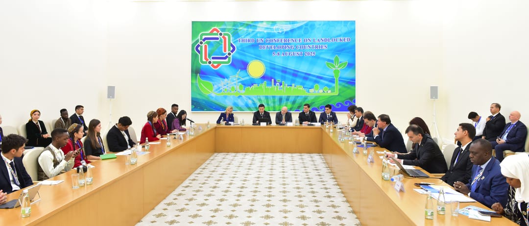 Awazada «Ýaşlar syýasaty hereketde: LLDC ýurtlary üçin sebitleýin ýolbaşçylygy we strategiki maýa goýumlaryny güýçlendirmek» atly ýörite çäre geçirildi