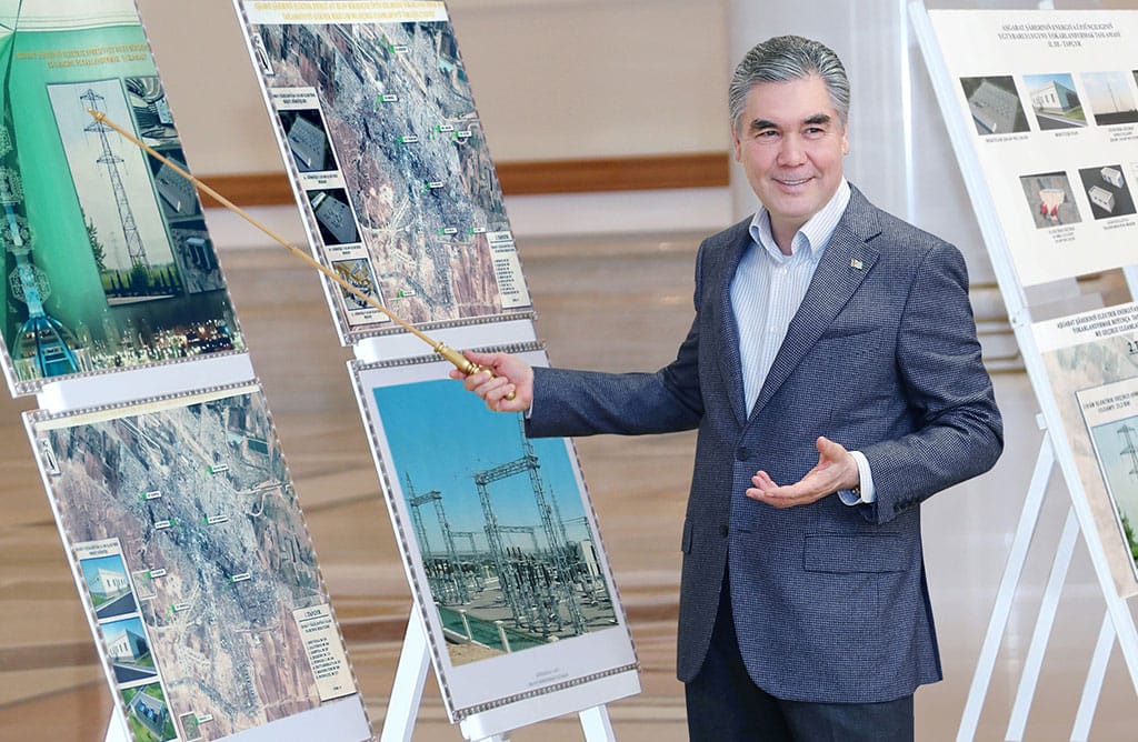 Президент Туркменистана ознакомился с работами по модернизации энергосистем Ашхабада