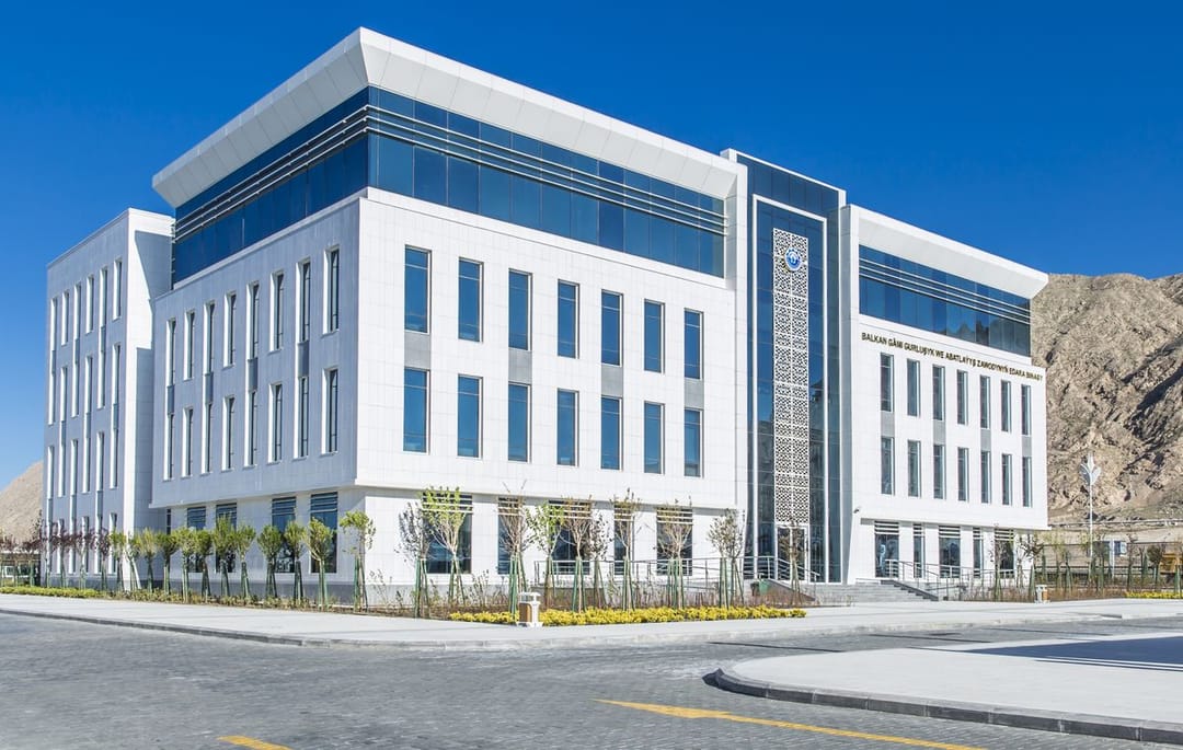 Балканский завод судостроения и ремонта объявил четыре вакансии