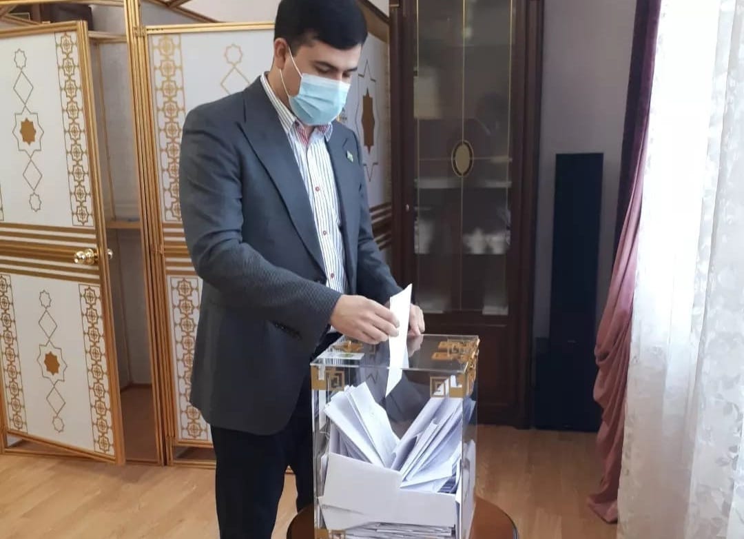 The students form Russia participated in the early voting on the election of the President of Turkmenistan