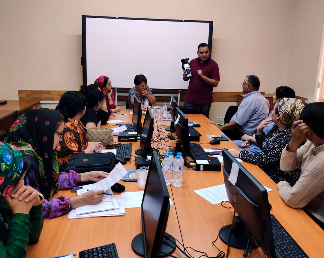 Turkmen environmental control specialists have mastered the use of the “ATMAS” air analyzer