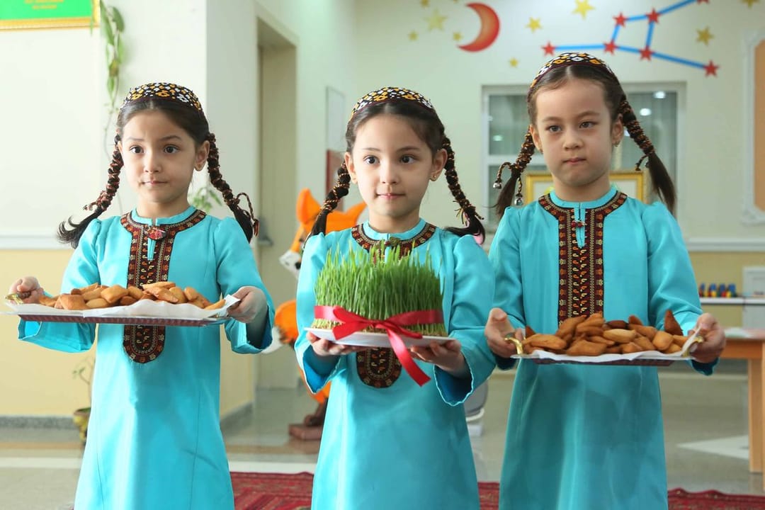 Aşgabadyň çagalar bagynda Nowruz geldi ilime atly baýramçylyk Açyk gapylar gün geçirildi