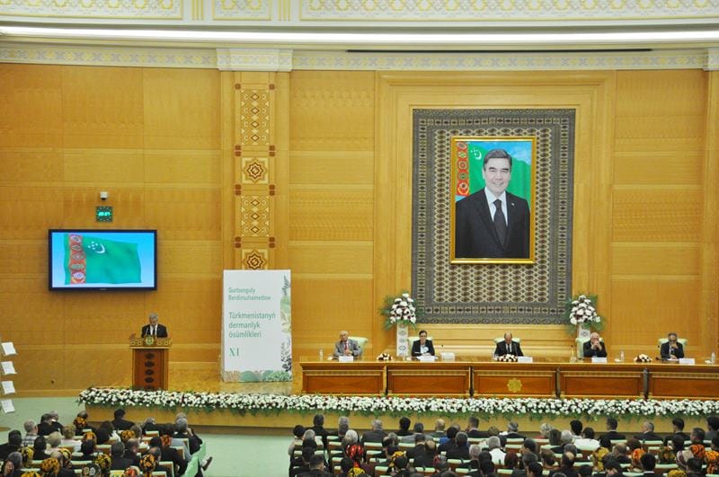 В Ашхабаде презентовали 11-й том Бердымухамедова «Лекарственные растения Туркменистана»