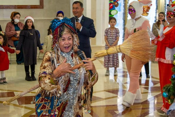 Aşgabatdaky Gurjak teatrynda Täze ýyl dabarasy geçirildi