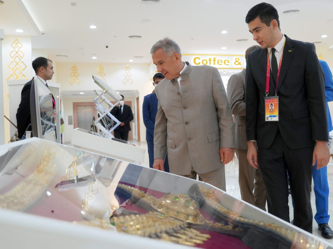 Rustam Minnikhanov visits Turkmenistan pavilion at Expo Dubai 2020