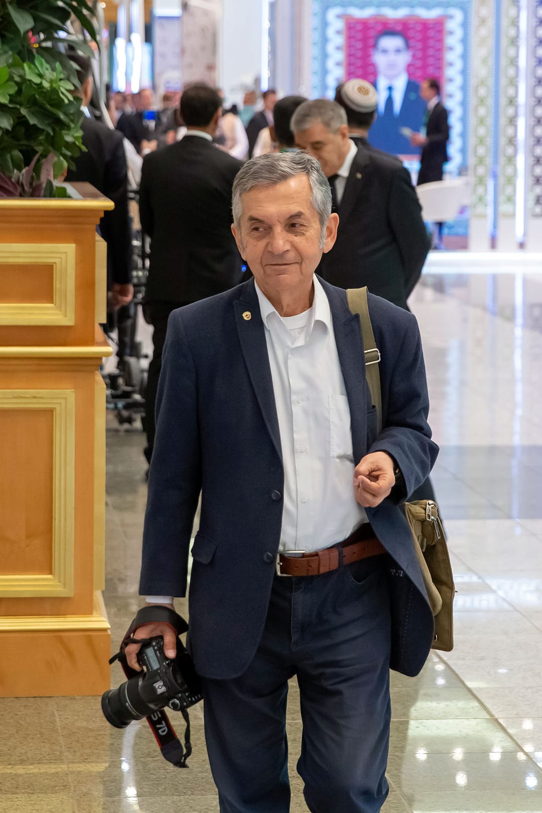 В Ашхабаде на 74-м году ушел из жизни знаменитый фотограф Вячеслав Саркисян