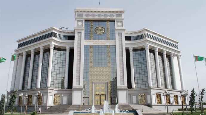 Банки в Туркменистане внедрят новые услуги в электронном формате