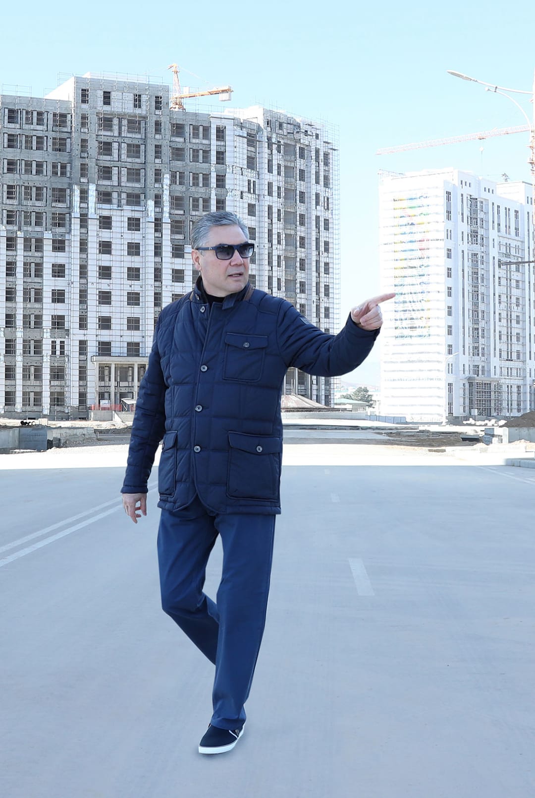 Президент Туркменистана побывал на крупных новостройках Ашхабада