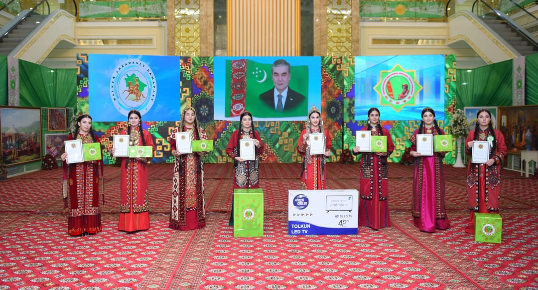 В Туркменистане назвали победительницу национального конкурса Talyp gözeli-2022