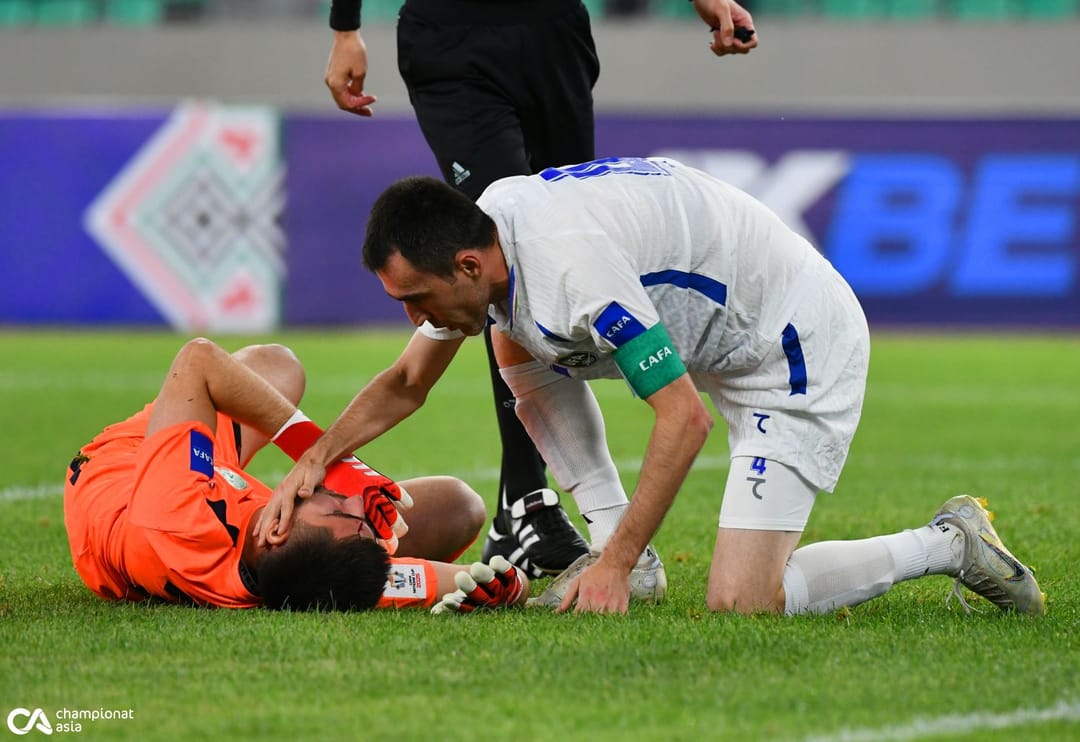 Футболист сборной Узбекистана Сайфиев заявил, что извинился перед Чарыевым за нанесение травмы