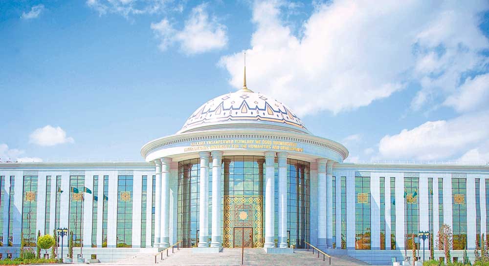 Halkara ynsanperwer ylymlary we ösüş uniwersitetiniň talyplary halkara bäsleşiklerde şowly çykyş etdiler