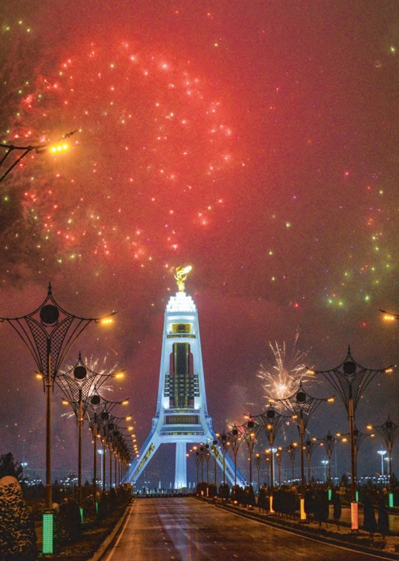 Бердымухамедов поручил встретить Новый 2022 год на высшем уровне