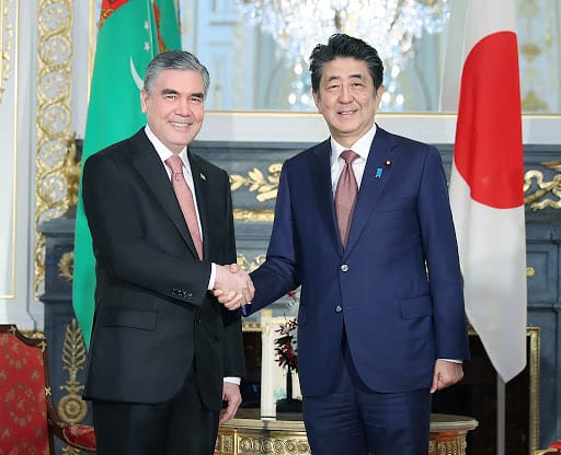 Бердымухамедов и Синдзо Абэ провели телефонный разговор